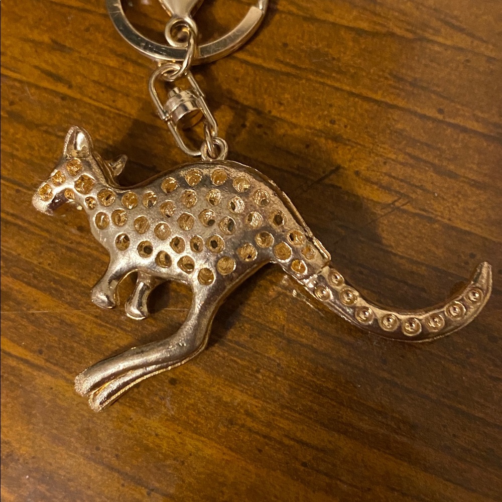 Cute Kangaroo Keychain - Picture 3 of 5